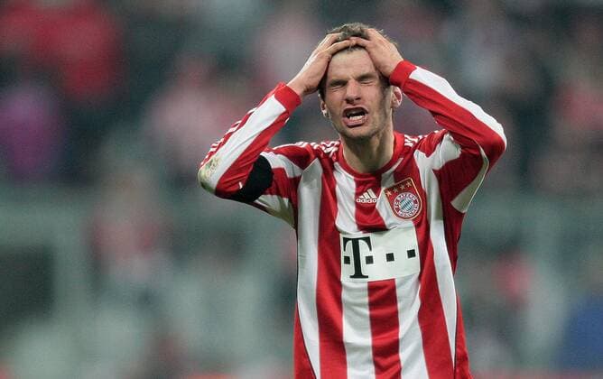Fußball Championsleague Achtelfinale Rückspiel FC Bayern München vs. Inter Mailand, Thomas Müller (Bayern) ärgert sich nach dem Spiel