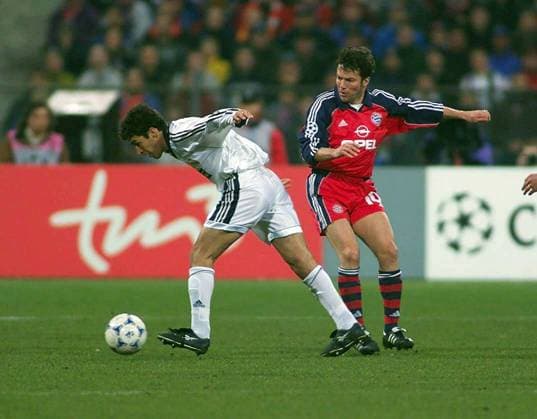 Champions League Bayern München - Real Madrid von links : Raul ( Real ) Lothar Matthäus ( Bayern )