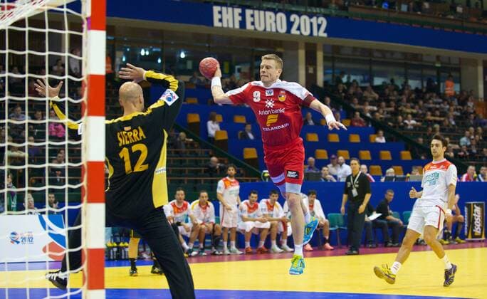 Handball Novi Sad (SRB) 24.01.2012 Europameisterschaften der Herren Männer 2012 Hauptrunde Gruppe B Spanien (ESP) - Island(ISL) SIGURDSSON Gudjon Valur Jose Manuel Sierra Mendez (Spanien, No.12)