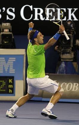 Australian Open 2012, Melbourne Park,ITF Grand Slam Tennis Tournament, Rafael Nadal (ESP) jubelt über seinen Sieg,Jubel,Emotion, Einzelbild,Ganzkörper,Hochformat,