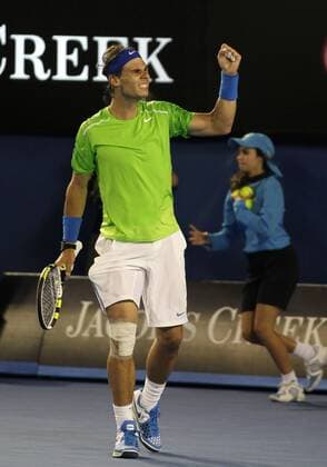 Australian Open 2012, Melbourne Park,ITF Grand Slam Tennis Tournament, Rafael Nadal (ESP) jubelt nach seinem Sieg,Jubel,Emotion, Einzelbild,Ganzkörper,Hochformat,