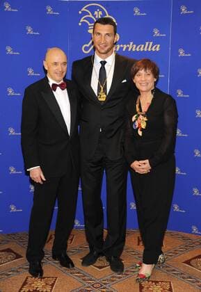 Rosi Mittermaier, Christian Neureuther und Wladimir Klitschko bei der Verleihung vom Karl Valentin Orden im Rahmen der Narrhalla Soiree am 27.01.2012 in München Karl Valentin Orden Verleihung 2010 in München 
