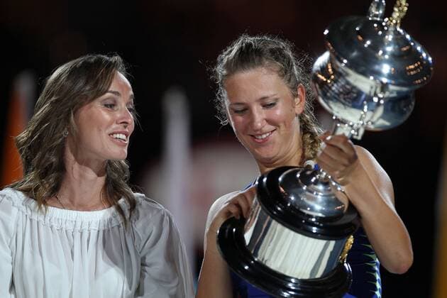 Martina Hingis, SUI, and Victoria Azarenka, BLR, after the women s final of 2012 Tennis Australian Open in Melbourne, 28 01 2012 -