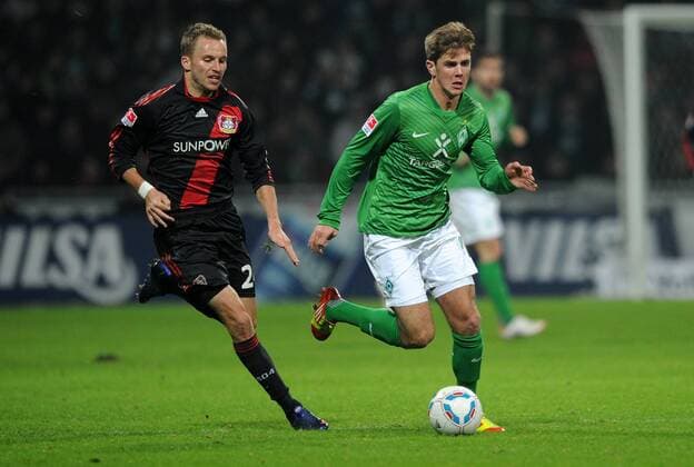 FUSSBALL 1. BUNDESLIGA SAISON 2011 2012 19. SPIELTAG Werder Bremen - Bayer 04 Leverkusen 28.01.2012 Michal Kadlec (li, Bayer 04 Leverkusen) gegen Niclas Füllkrug (RE, SV Werder Bremen) 