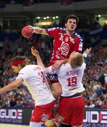 Handball Belgrad (SRB) 29.01.2012 Europameisterschaften der Herren Männer 2012 Finale Serbien (SRB) - Dänemark (DAN) Dänemark gewinnt und ist Europameister 2012 Petar Nenadic Mikkel Hansen (Dänemark, No.24)li. Rene Toft Hansen (Dänemark, No.19)