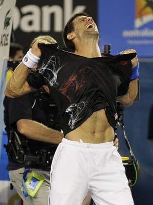 Australian Open 2012, Melbourne Park,ITF Grand Slam Tennis Tournament, Novak Djokovic (SRB) jubelt und reisst sein Hemd vom Körper, Jubel, Emotion,Einzelbild,Halbkörper,Hochformat