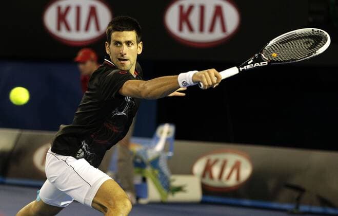 Australian Open 2012, Melbourne Park,ITF Grand Slam Tennis Tournament, Novak Djokovic (SRB),Aktion,Einzelbild,Halbkörper,Querformat