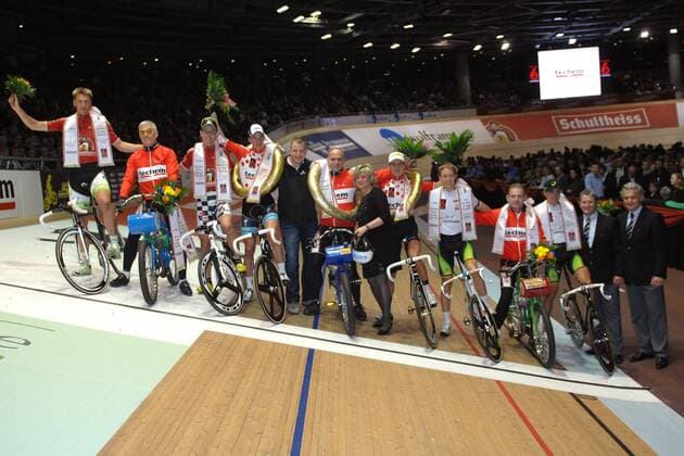Podium des Techem Derny Europacup Finale v.l.n.r. - (2.) Roger KLUGE und Leif LAMPATER - (1.) Kenny DE KETELE und Iljo KEISSE - (3.) Cameron MEYER und Leigh HOWARD - Event: 101. Berliner Sechstagerennen - Berlin Sixdays - 2012 - Location: Velodrom Berlin