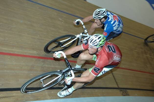 Zweikampf zwischen den Favoriten Roger KLUGE ( u. GER ) und Franco MARVULLI ( o. SWI ) - Event: 101. Berliner Sechstagerennen - Berlin Sixdays - 2012 - Location: Velodrom Berlin