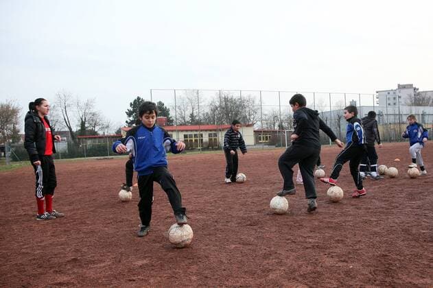 Deniz Özer (Nationalspielerin Türkei, 1. FFC Frankfurt) engagiert sich bei den Sportfreunden Bischofsheim als Trainerin der E-Jugend