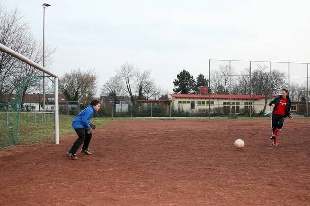 Deniz Özer (Nationalspielerin Türkei, 1. FFC Frankfurt) engagiert sich bei den Sportfreunden Bischofsheim als Trainerin der E-Jugend