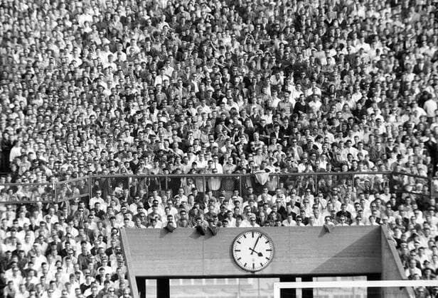 Fußball, Stadiongeschichte VfB Stuttgart Ausverkauftes Haus im Neckarstadion, Heimspielstätte des VfB Stuttgart