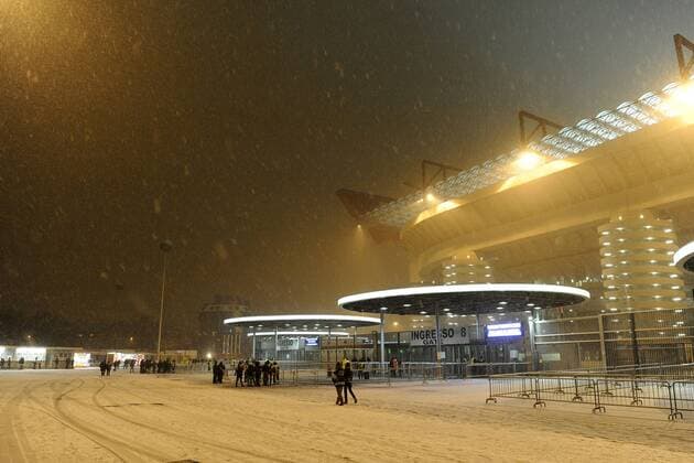 Serie A Inter Mailand: verschneites San Siro Stadion in Mailand 