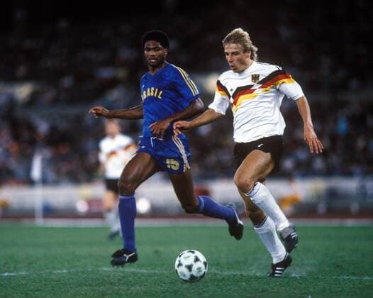 Halbfinale Fußball, Olympische Spiele 1988, BR Deutschland vs. Brasilien: Jürgen Klinsmann (BRD) vs Aloisid Alves (BRA)
