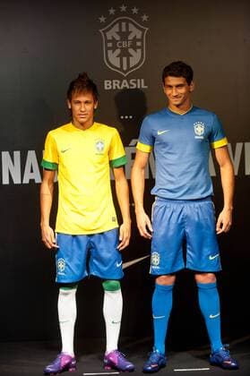 Neymar e Ganso - präsentieren die neuen Trikots der brasilianischen Nationalmannschaft - Rio de Janeiro - 03 02 2012. x(11)xCelsoxPupox xFotoarenax  (8171)