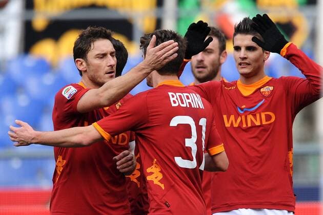 Fabio Borini dopo il gol 2-0 con Francesco Totti, Erik Lamela, Daniele De Rossi celebration goal - Rom 5 2 2012 Seria A 2011 2012 AS Roma vs. Inter Mailand - andreaxstaccioli