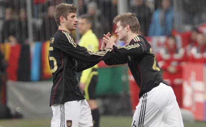Fussball Länderspiel Deutschland - Argentinien von links: Thomas Müller Toni Kroos ( Deut ) Einwechslung Auswechslung