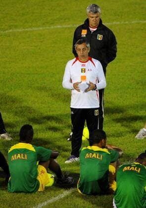 David MARRAUD ( Torwarttrainer ) - Alain Giresse ( coach Mali ) Football: Training Mali - CAN - 07.02.2012 xChristianxLiewigx 