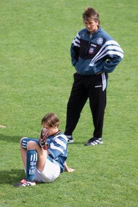 Training Fußball Nationalmannschaft der Damen : v.l. Voss Martina , Trainerin Meyer - Theune Tina