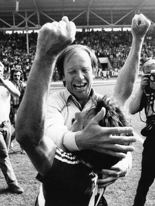 Fußball, VfB Stuttgart, Deutscher Meister 1984 Deutscher Meister 1984 Meisterschaft 1983 1984 VFB Stuttgart von oben: Trainer Helmut Benthaus, Herrmann Ohlicher