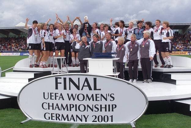 Fussball Frauen Europameisterschaft Endspiel in Ulm Deutschland - Schweden 1 : 0 Jubel Deutschland