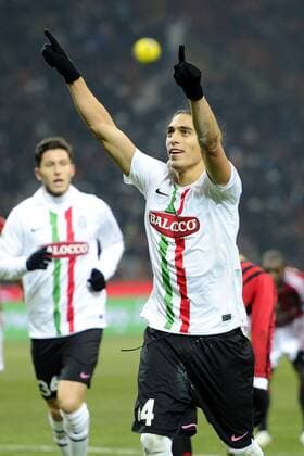 Gc Milano 08 02 2012 - coppa Italia Milan-Juventus Jubel um Torschütze Martin Caceres 