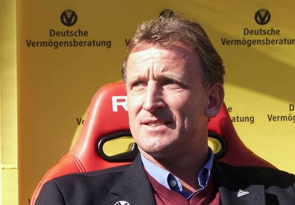 FUSSBALL 1. Bundesliga 2001 2002 22.09.2001 1.FC Kaiserslautern 4-1 Hertha BSC Berlin FC K Trainer Andreas Brehme