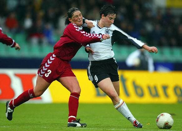Fussball Laenderspiel Frauen Deutschland vs. Daenemark v.l. Katrine S. Pedersen (DEN) , Birgit Prinz (GER)