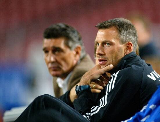 Fussball Bundesliga VfB Stuttgart vs. FC Schalke 04 Frank Neubarth Trainer im Hintergrund Rudi Assauer Manager