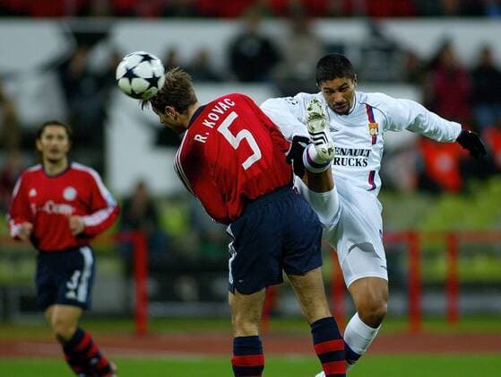 Fussball Champions Leage Gruppe A FC Bayern München vs. Olympic Lyon v.l. Robert Kovac (FC), Giovane Elber (Lyon)