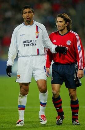 Fussball Champions Leage Gruppe A FC Bayern München vs. Olympic Lyon v.l. Giovane Elber (Lyon), Bixente Lizarazu (FC)