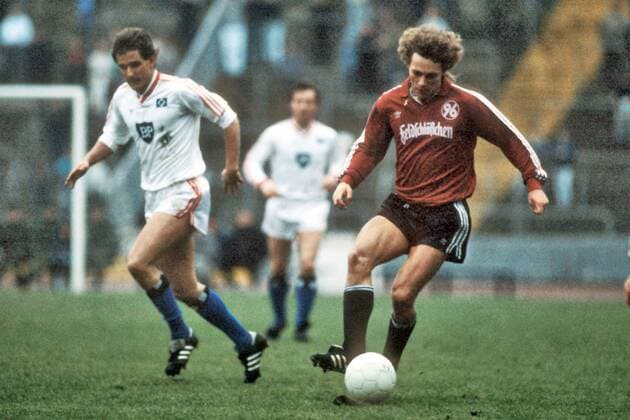 Testspiel - Hannover 96 - Hamburger SV (HSV) 1:1 - Saison 1986 1987 - Frank Hartmann (Hannover, re.) gegen Thomas Kroth (HSV)