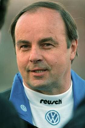 Aus 2.BL Saison 1994 1995 VfL Wolfsburg (Grün) gegen SG Wattenscheid 3:1 am 19.05.1995. Im Foto: VfL WOB Trainer Gerd Roggensack