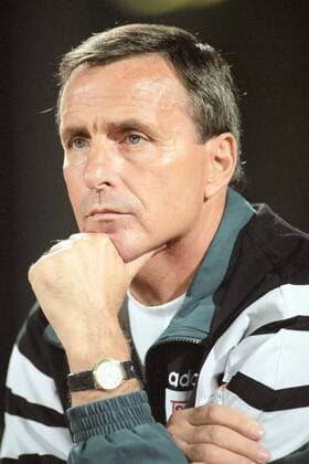 Aus 2. BL Saison 1996 1997 VfL Wolfsburg (Grünweiß) gegen SV Waldhof Mannheim 1:1 am 11.10.1996. Im Foto: Mannheim Trainer Günter Sebert