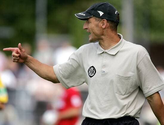 Fussball Bundesliga VFR Aalen Trainer Peter Zeidler