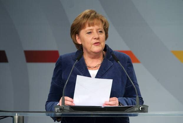 Fussball Berlin 10.02.2012 Mercedes Benz - Deutscher Fussball Bund (DFB) Verleihung des Integrationspreises Angela Merkel (Bundeskanzlerin)