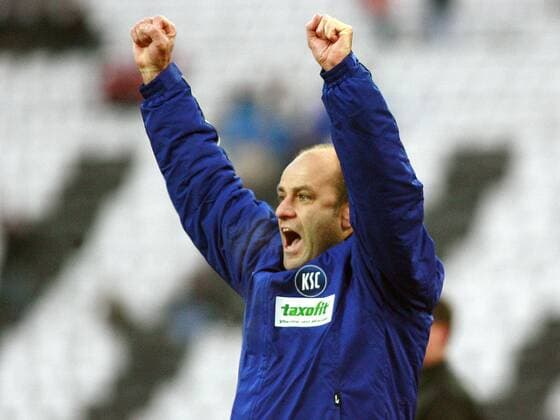 Fussball Herren 2.Bundesliga Karlsruher SC ( KSC ) - VFL Bochum Jubel Trainer KSC Edmund Becker