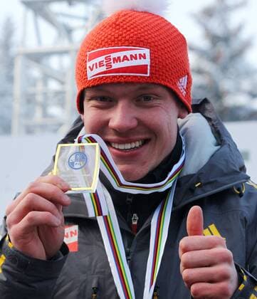 RODELN - FIL WM, Kunstbahn, Herren ALTENBERG, DEUTSCHLAND, 11.FEB.12 - DIVERS, RODELN - FIL Weltmeisterschaften, Kunstbahnrodeln, Einer der Herren, Siegerehrung. Bild zeigt den Jubel von Felix Loch (GER). Keywords: Medaille. 