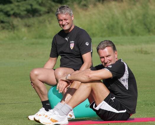 Fussball Herren 1. Bundesliga Saison 2006-2007 VfB Stuttgart Trainingslager Training : v.l. Trainer Armin Veh , Teambetreuer Jochen Rücker