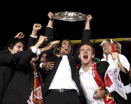 Meisterfeier VfB Stuttgart auf dem Stuttgarter Schloßplatz. v.l. Serdar Tasci, Roberto Hilbert, Fernando Meira, Christian Gentner, Timo Hildebrand