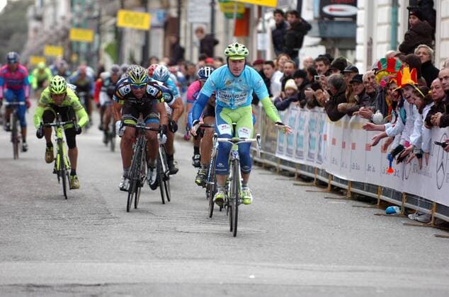 Giro della Provincia di Reggio Calabria 2012, 2. Etappe: Lamezia Terme - Reggio Calabria, Etappensieger Elia Viviani (ITA Liquigas 2012), Ariel Maximiliano Richeze (Team Nippo), Reggio Calabria 