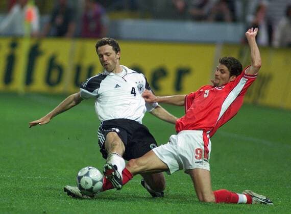 Fussball Nationalmannschaft Länderspiel Deutschland - Schweiz 1:1 Thomas Linke (BRD, links) gegen Mario Cantaluppi