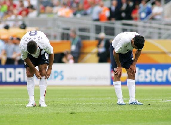Fussball Herren FIFA WM Weltmeisterschaft 2006 Ghana - USA : von links: Clint Dempsey Claudio Reyna ( USA )