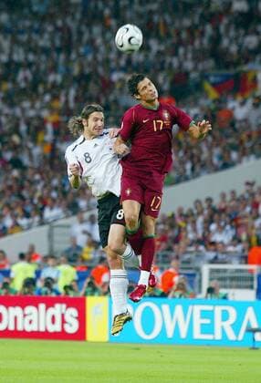 Fussball Herren FIFA WM Weltmeisterschaft 2006 Deutschland - Portugal : v.l. Torsten Frings (GER) , Cristiano Ronaldo (POR)