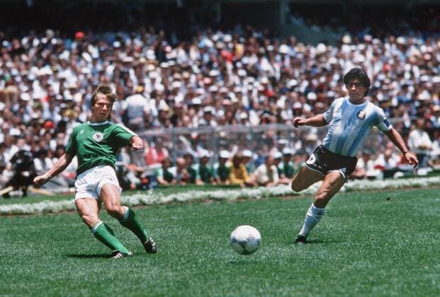 Fussball WM Weltmeisterschaft 1986 Deutschland ( BRD ) - Argentinien ( ARG ) von links : Lothar Matthäus Deutschland , Diego Maradona Argentinien