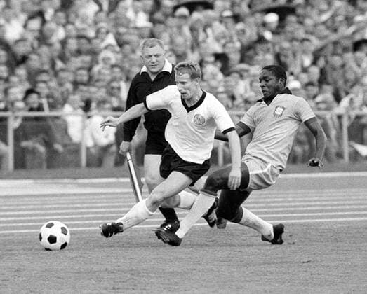 Deutschland - Brasilien in Stuttgart Juni 1968 links: Vogts Berti