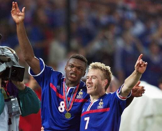 Fussball Europameisterschaft EURO 2000 Finale Endspiel Frankreich - Italien in Rotterdam Jubel von links: Marcel Desailly , Didier Deschamps