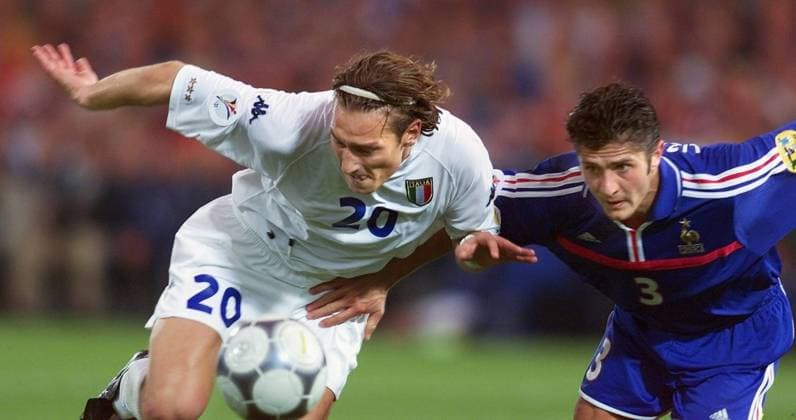 Fussball Europameisterschaft EURO 2000 Finale Endspiel Frankreich - Italien in Rotterdam von links: Francesc Totti , Bixente Lizarazu