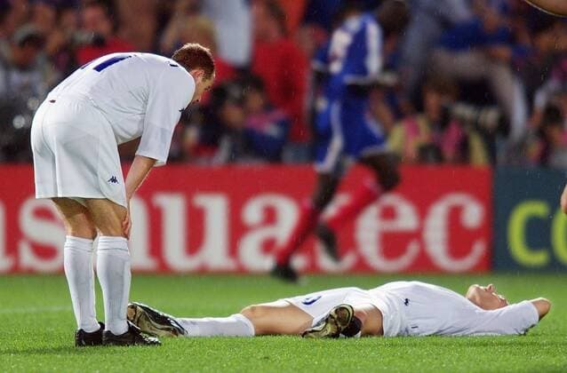 Fußball, EM Finale 2000 in Rotterdam, Frankreich - Italien 2-1 n.V. Fussball Europameisterschaft EURO 2000 Finale Endspiel Frankreich - Italien in Rotterdam Enttäuschung von links: Gianluca Pessotto , Alessandro del Piero