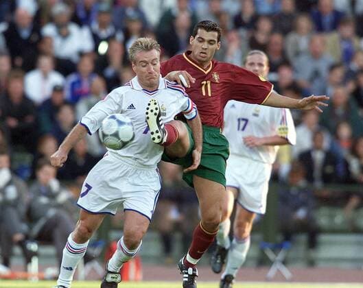 Fussball Europameisterschaft EURO 2000 Halbfinale in Bruessel Frankreich - Portugal von links: Didier Dechamps , Sergio Conceicao